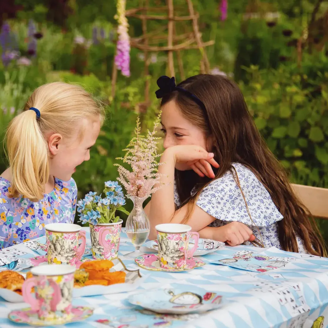 Talking Tables Picnic|Tea-Alice in Wonderland Teacups & Saucer Set - 12 pack