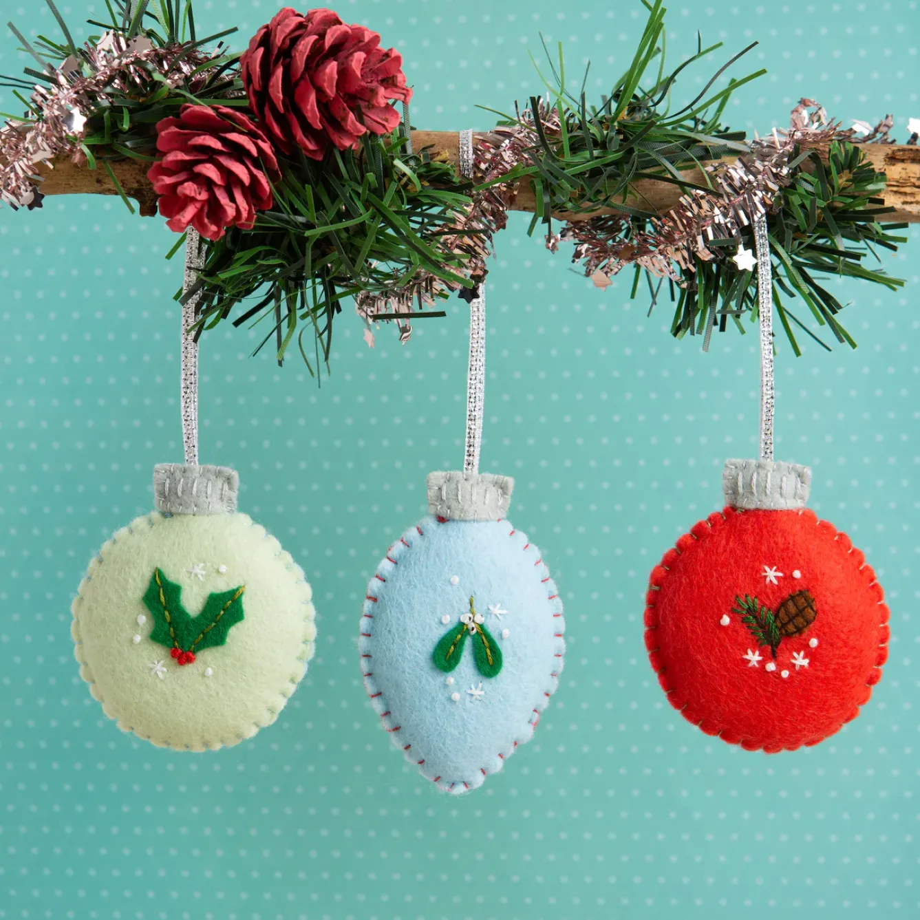 Hawthorn Handmade Crafts|Children-Christmas Baubles Felt Craft Kit