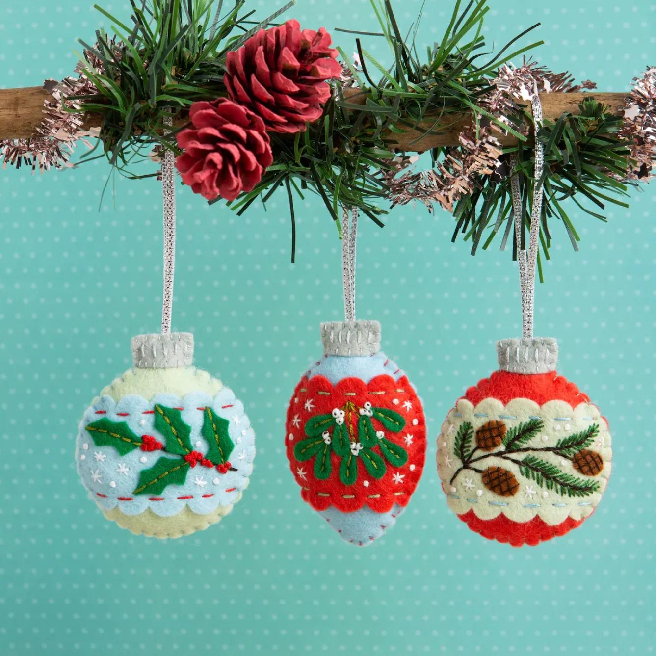 Hawthorn Handmade Crafts|Children-Christmas Baubles Felt Craft Kit