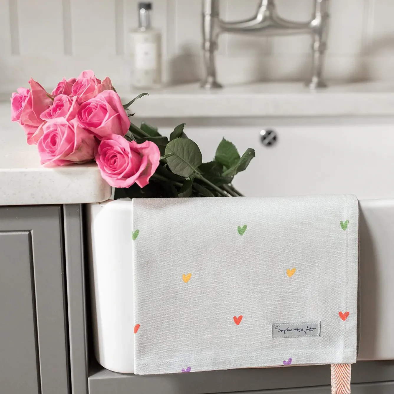 Sophie Allport Tea|Tea-Hearts Multicolored Tea Towel