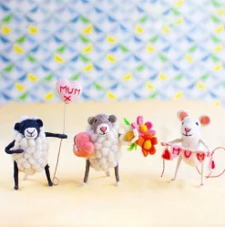 Sew Heart Felt Mother's Day|Mother's Day-Mouse with Mum Bunting